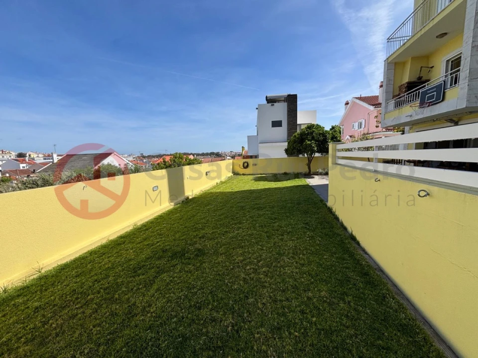 Moradia T5 para Venda em Laranjeiro e Feijó Foto 35