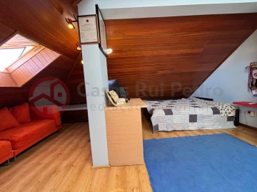 Moradia T5 para Venda em Laranjeiro e Feijó