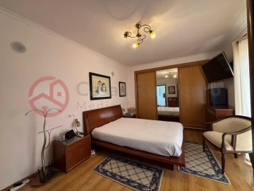 Moradia T5 para Venda em Laranjeiro e Feijó