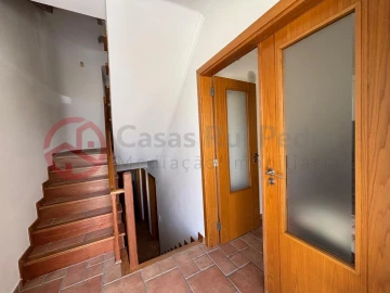 Moradia T5 para Venda em Laranjeiro e Feijó