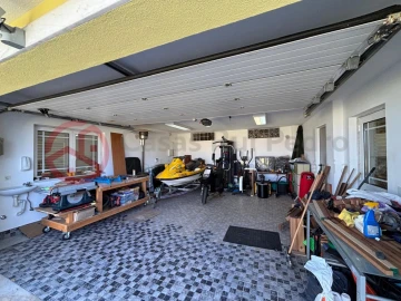 Moradia T5 para Venda em Laranjeiro e Feijó