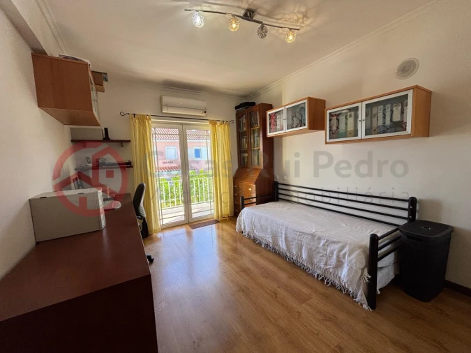 Moradia T5 para Venda em Laranjeiro e Feijó Foto 28