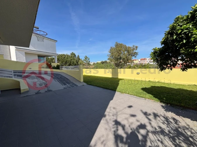Moradia T5 para Venda em Laranjeiro e Feijó Foto 34