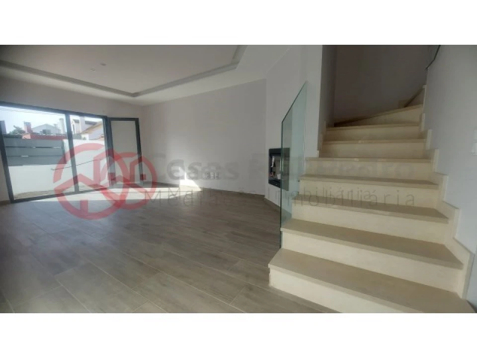 Moradia T3 para Venda em Quinta do Conde Foto 4