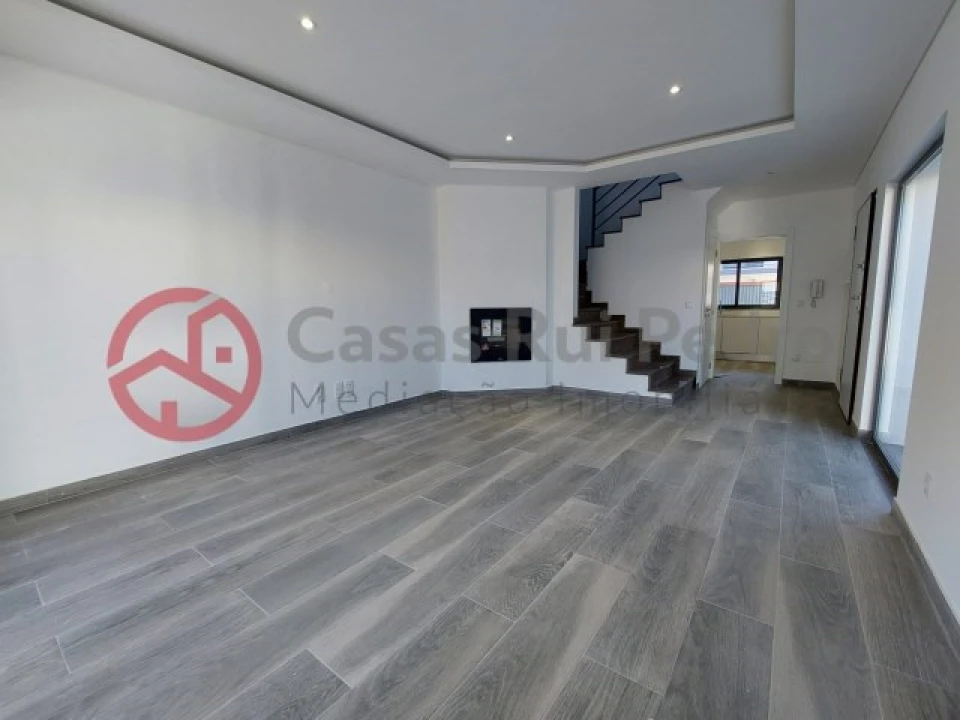 Moradia T3 para Venda em Quinta do Conde Foto 1