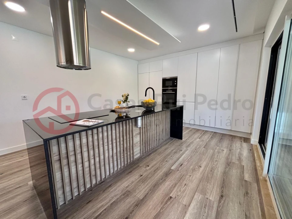Moradia T4 para Venda em Charneca de Caparica e Sobreda Foto 16