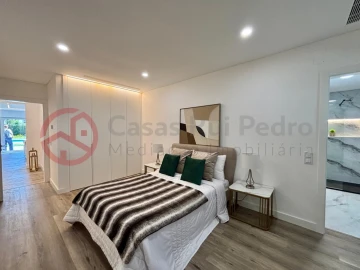 Moradia T4 para Venda em Charneca de Caparica e Sobreda