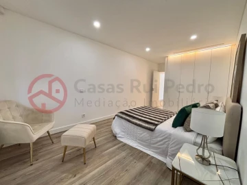 Moradia T4 para Venda em Charneca de Caparica e Sobreda