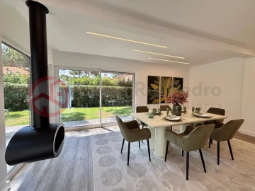 Moradia T4 para Venda em Charneca de Caparica e Sobreda