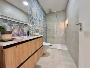 Moradia T4 para Venda em Charneca de Caparica e Sobreda