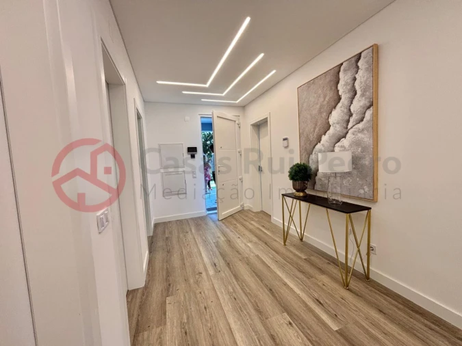 Moradia T4 para Venda em Charneca de Caparica e Sobreda Foto 6