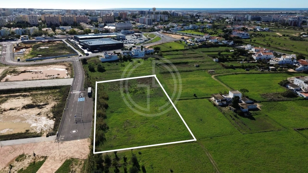 Terreno para Venda em Faro (Sé e São Pedro) Foto 1