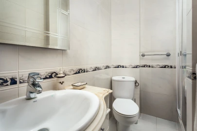 Apartamento T3 para Venda em Oeiras e São Julião da Barra, Paço de Arcos e Caxias