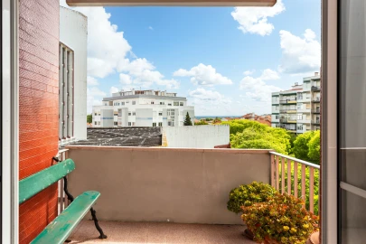 Apartamento T3 para Venda em Oeiras e São Julião da Barra, Paço de Arcos e Caxias