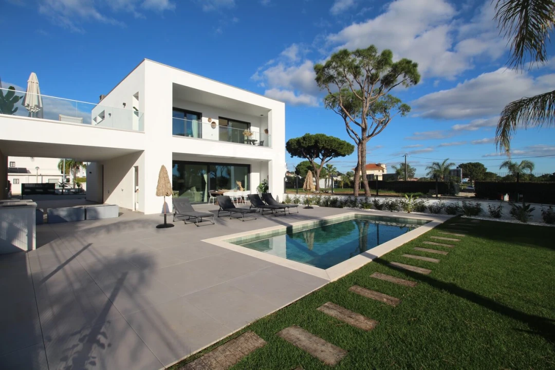 Moradia T3 para Venda em Quarteira Foto 1