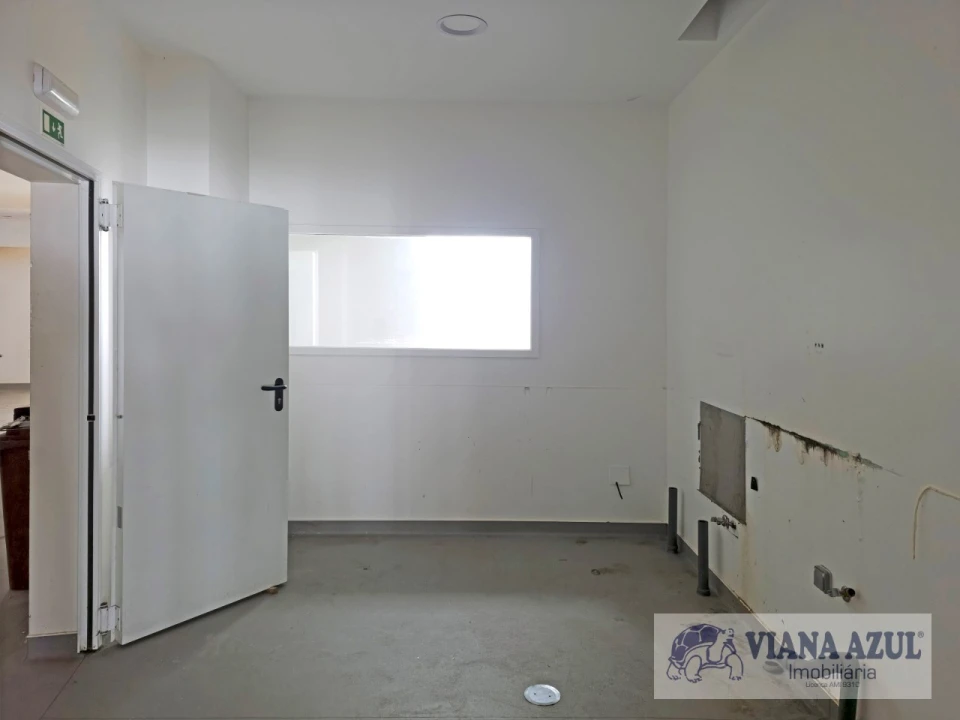 Loja para Arrendamento em Santa Maria Maior e Monserrate e Meadela Foto 7