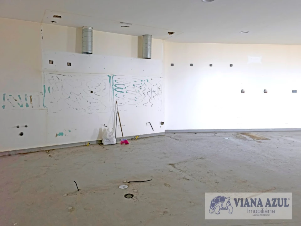 Loja para Arrendamento em Santa Maria Maior e Monserrate e Meadela Foto 10