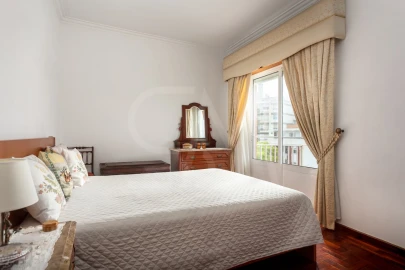 Apartamento T3 para Venda em Oeiras e São Julião da Barra, Paço de Arcos e Caxias