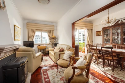 Apartamento T3 para Venda em Oeiras e São Julião da Barra, Paço de Arcos e Caxias