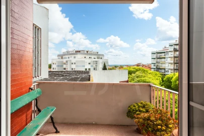 Apartamento T3 para Venda em Oeiras e São Julião da Barra, Paço de Arcos e Caxias