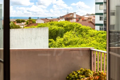 Apartamento T3 para Venda em Oeiras e São Julião da Barra, Paço de Arcos e Caxias