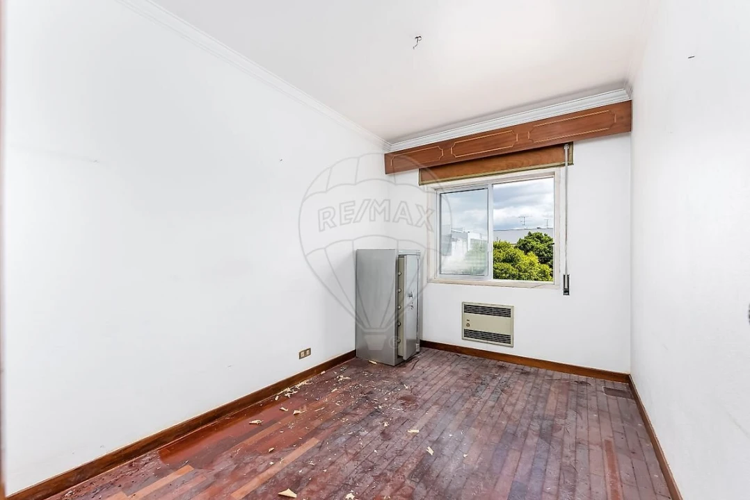 Moradia T2 para Venda em Mina de Água Foto 3