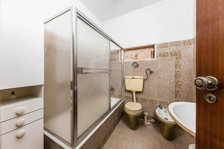 Moradia T2 para Venda em Mina de Água Foto 7