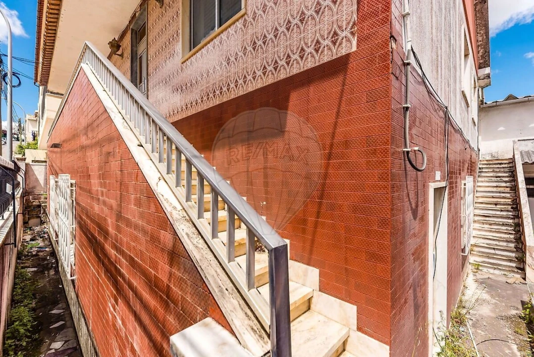 Moradia T2 para Venda em Mina de Água Foto 13