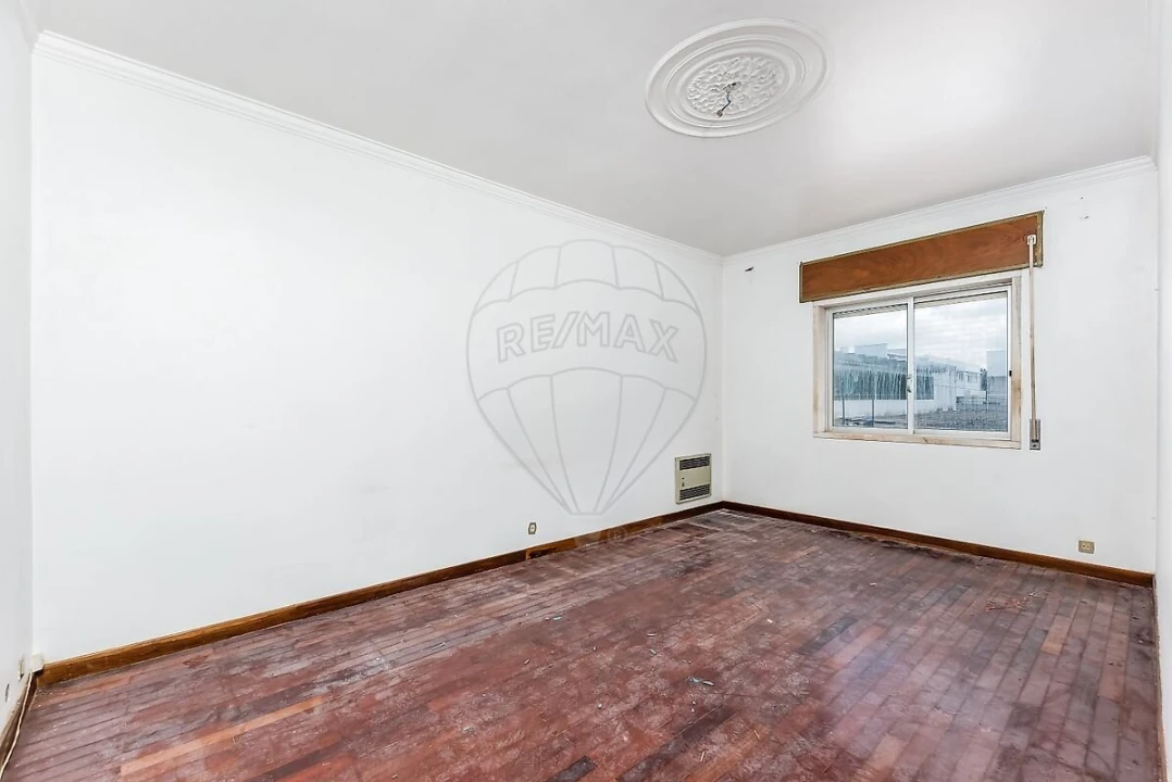 Moradia T2 para Venda em Mina de Água Foto 5