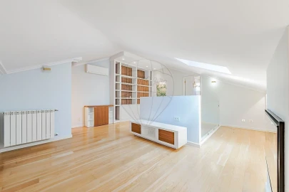 Apartamento T2 para Venda em Carcavelos e Parede