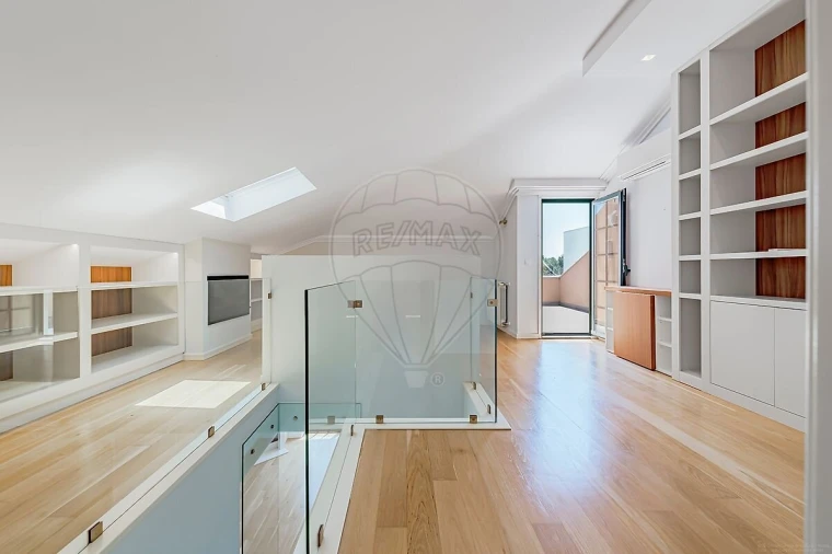 Apartamento T2 para Venda em Carcavelos e Parede Foto 13