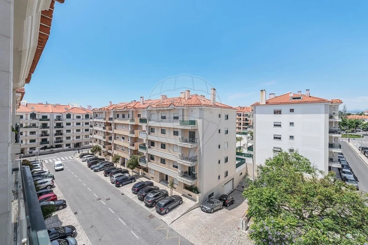 Apartamento T2 para Venda em Carcavelos e Parede Foto 23