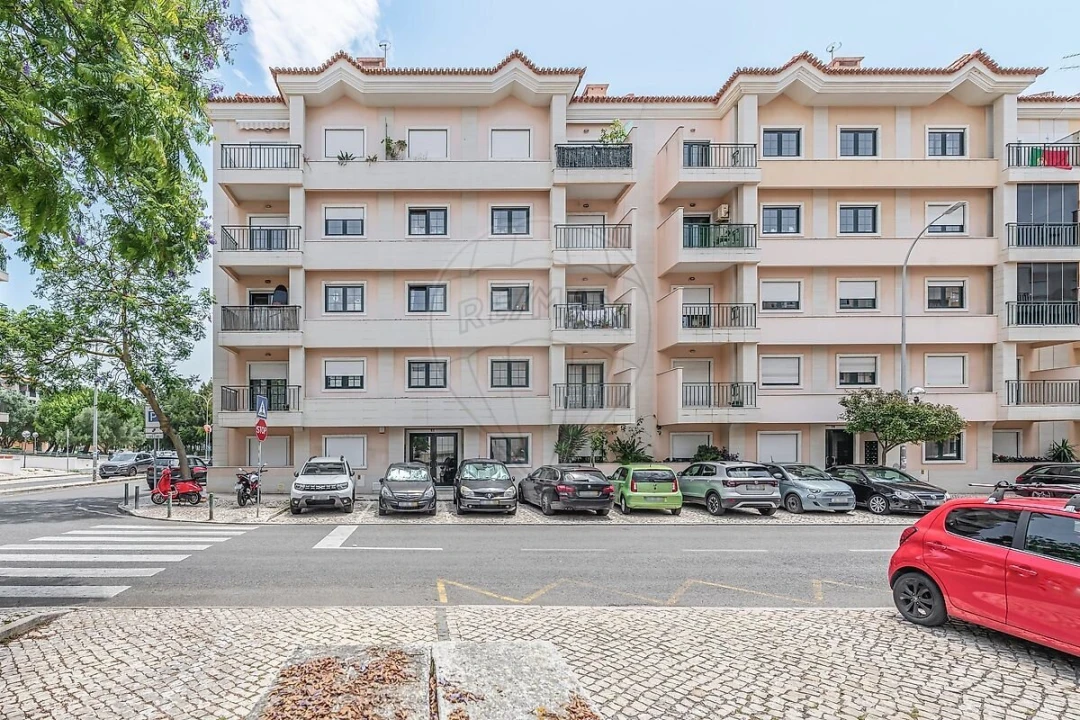 Apartamento T2 para Venda em Carcavelos e Parede Foto 24