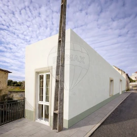 Moradia T1 para Venda em Carvoeira e Carmões