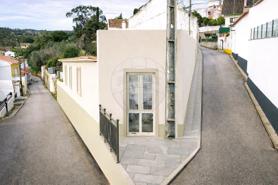 Moradia T1 para Venda em Carvoeira e Carmões