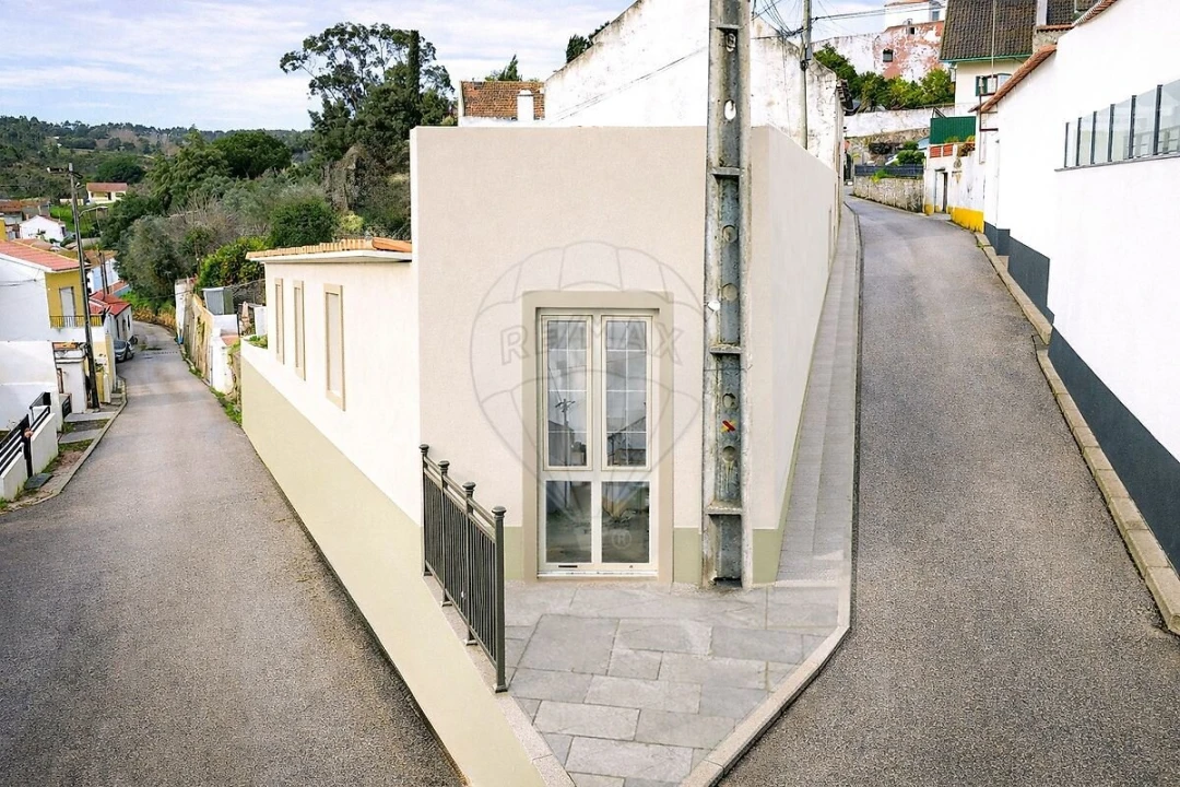 Moradia T1 para Venda em Carvoeira e Carmões Foto 12