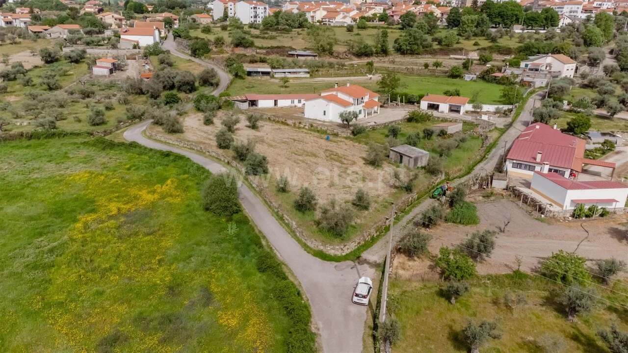 Terreno para Venda em Caria Foto 1