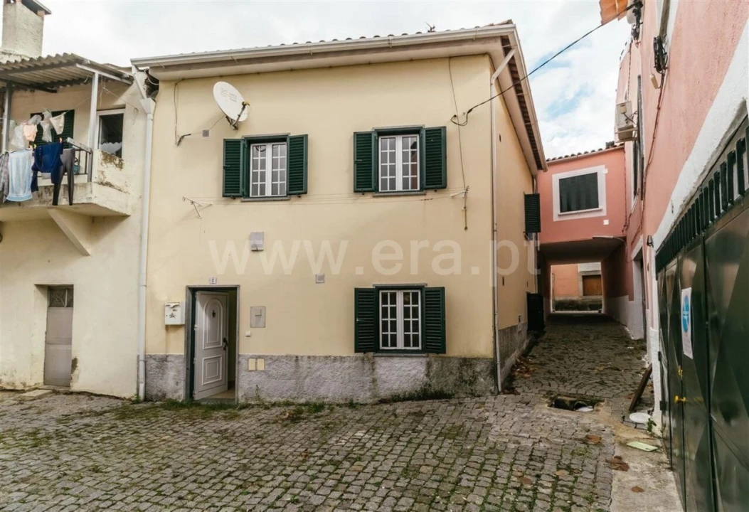 Moradia T2 para Venda em Fundão, Valverde, Donas, A. Joanes, A. Nova Cabo Foto 1