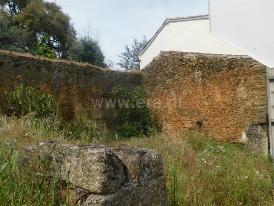 Moradia T0 para Venda em Tortosendo Foto 1