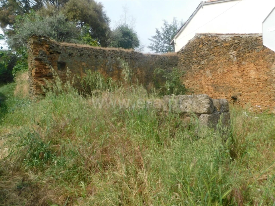 Moradia T0 para Venda em Tortosendo Foto 2