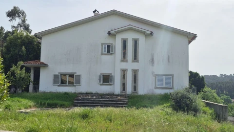 Moradia T4 para Venda em Castro Daire