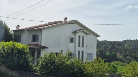 Moradia T4 para Venda em Castro Daire