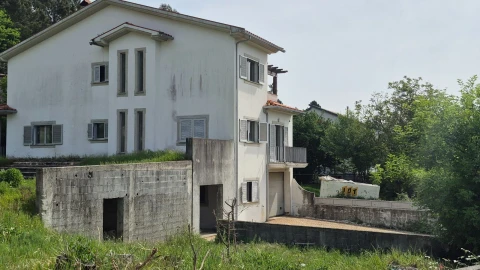 Moradia T4 para Venda em Castro Daire