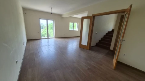 Moradia T4 para Venda em Castro Daire