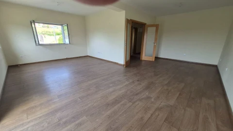 Moradia T4 para Venda em Castro Daire