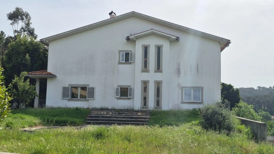 Moradia T4 para Venda em Castro Daire Foto 3