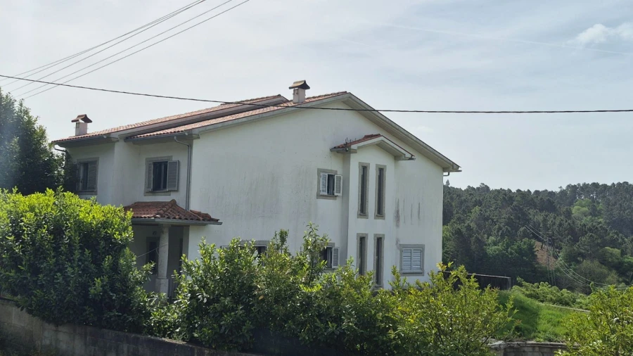 Moradia T4 para Venda em Castro Daire Foto 4