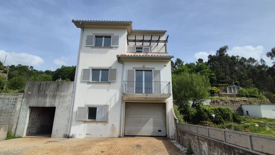 Moradia T4 para Venda em Castro Daire Foto 6