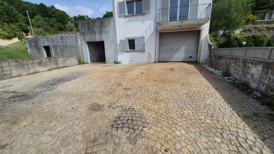 Moradia T4 para Venda em Castro Daire Foto 7