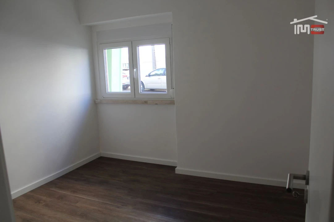 Apartamento T3 para Arrendamento em Seixal, Arrentela e Aldeia de Paio Pires Foto 12